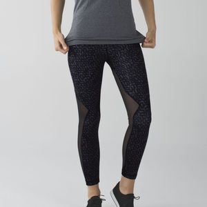 Lululemon Running in the City 7/8 Tight 25” inseam size: 6 color pop black multi